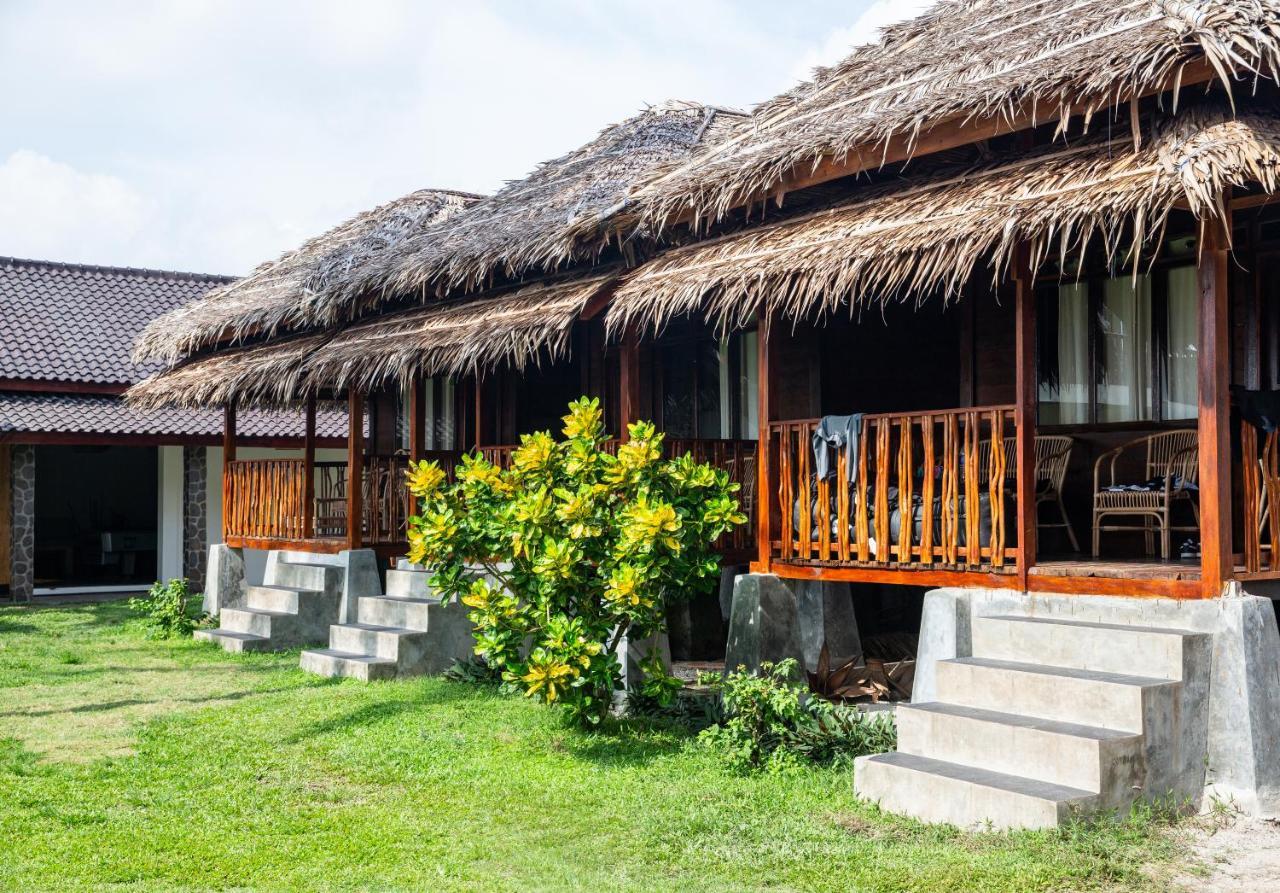 The Ujung Bocur Bungalows Krui Zewnętrze zdjęcie